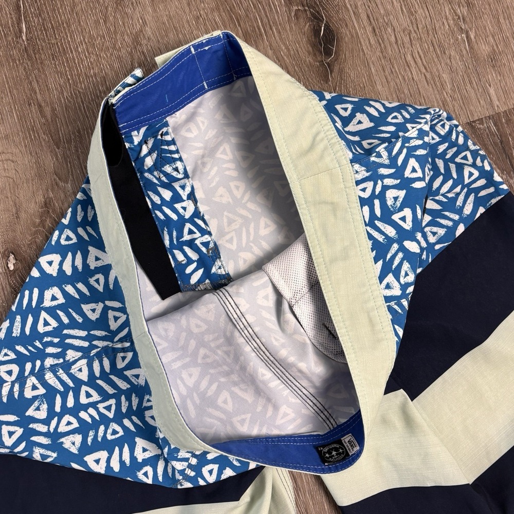 Vans Off The Wall Positive Vibe Warriors Mens 32 Blue Geometric 9" Board Shorts - Picture 8 of 8